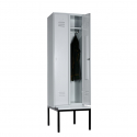 Garderobenschrank mit untergebauter Sitzbank